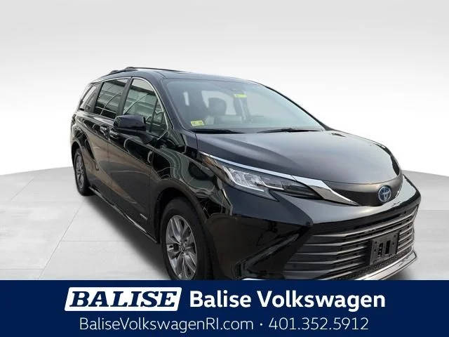 2021 Toyota Sienna XLE AWD photo