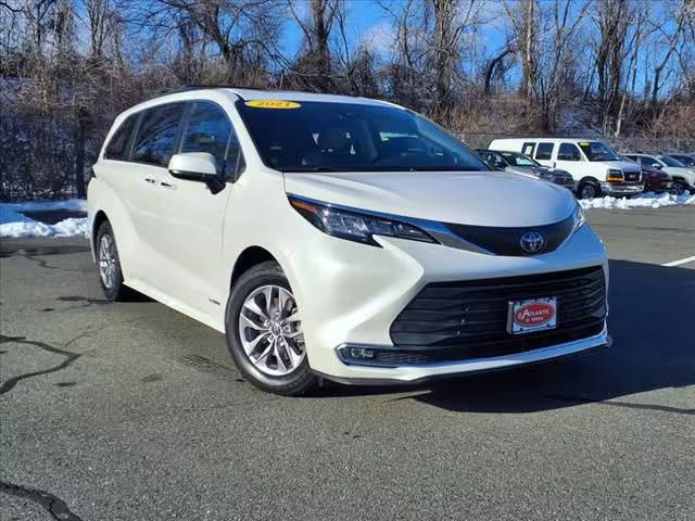 2021 Toyota Sienna XLE AWD photo