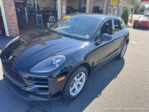 2021 Porsche Macan  AWD photo