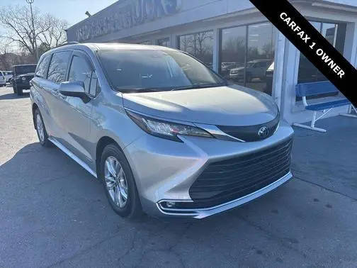 2021 Toyota Sienna XLE FWD photo