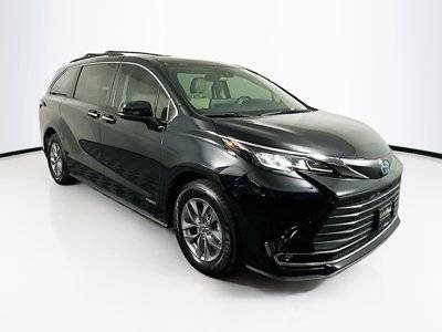 2021 Toyota Sienna XLE FWD photo