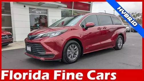 2021 Toyota Sienna LE FWD photo