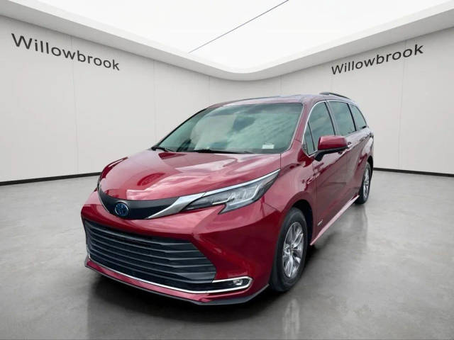 2021 Toyota Sienna XLE FWD photo