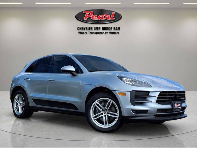 2021 Porsche Macan  AWD photo
