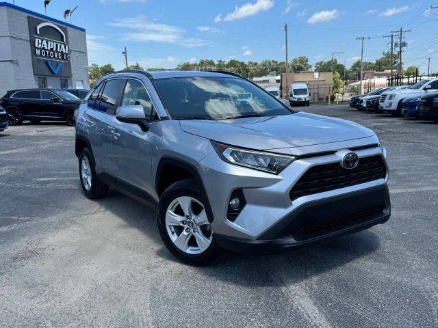 2020 Toyota RAV4 XLE FWD photo