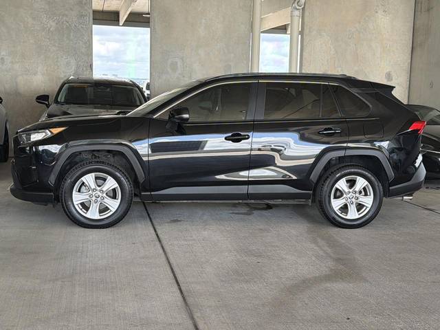 2021 Toyota RAV4 XLE FWD photo