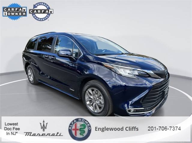 2021 Toyota Sienna XLE FWD photo