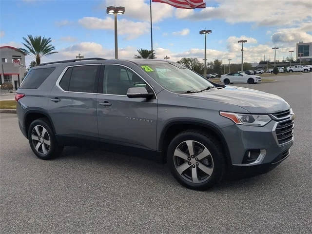 2021 Chevrolet Traverse LT Leather FWD photo