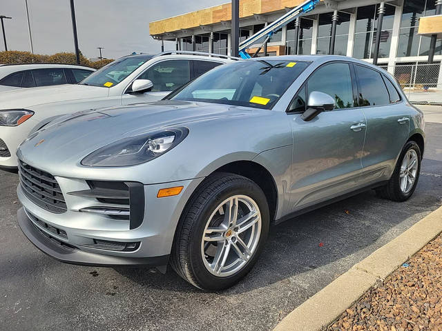 2021 Porsche Macan  AWD photo