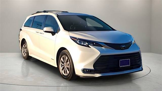 2021 Toyota Sienna XLE FWD photo