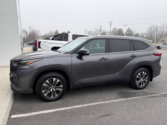 2021 Toyota Highlander Hybrid XLE AWD photo