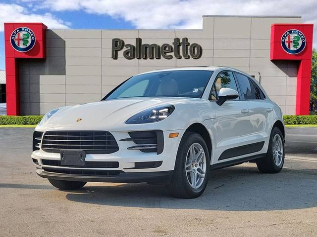 2021 Porsche Macan  AWD photo