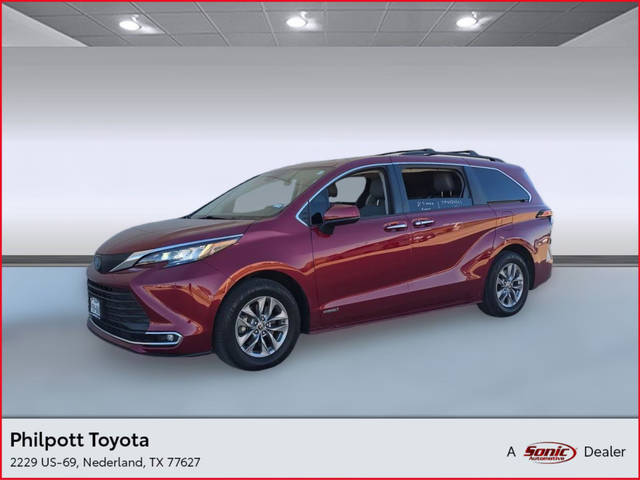 2021 Toyota Sienna XLE FWD photo