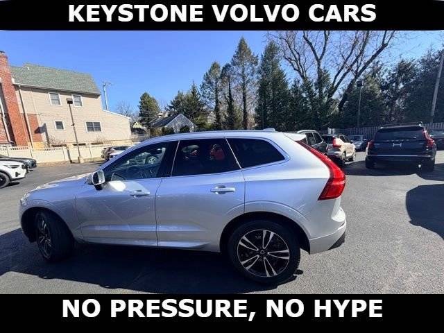 2021 Volvo XC60 Momentum AWD photo