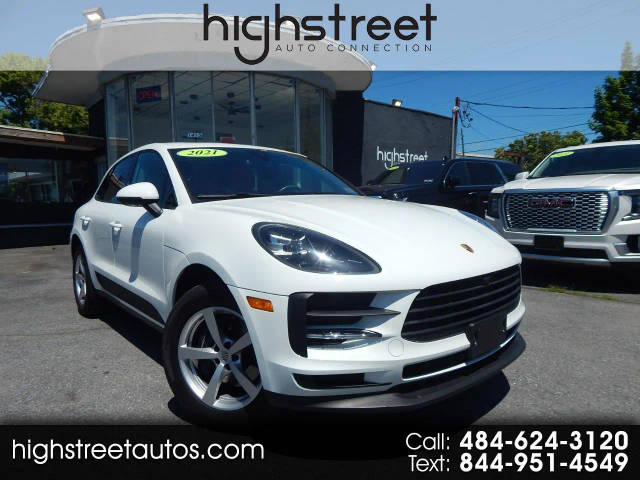 2021 Porsche Macan  AWD photo