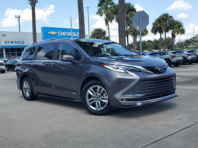 2021 Toyota Sienna Limited FWD photo