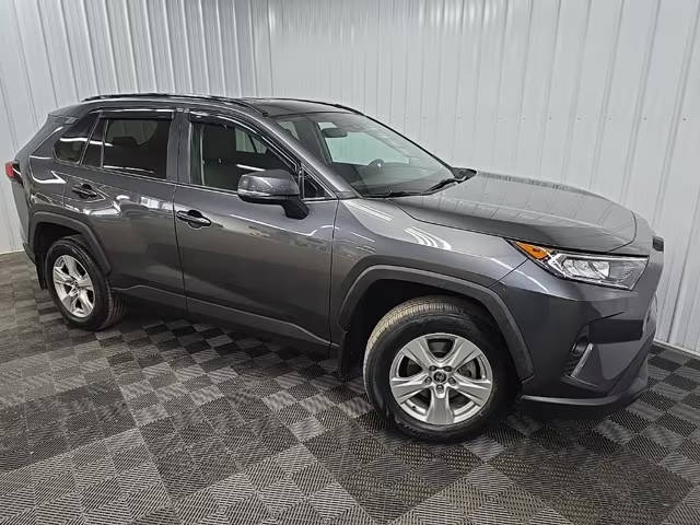 2021 Toyota RAV4 XLE AWD photo