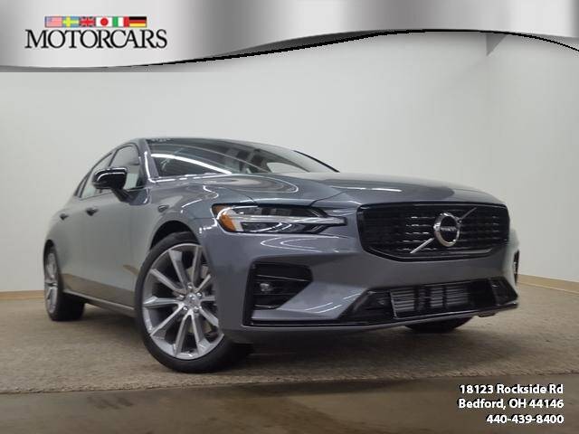 2021 Volvo S60 Momentum AWD photo