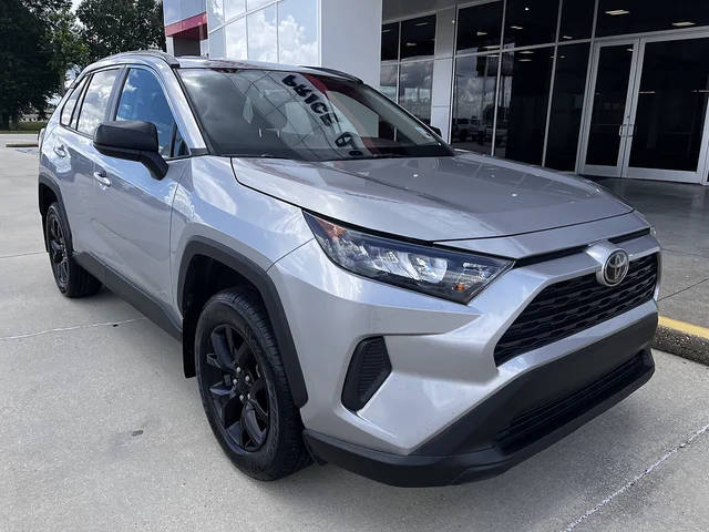 2021 Toyota RAV4 LE FWD photo
