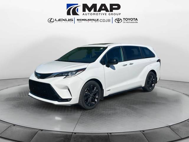 2021 Toyota Sienna XSE FWD photo