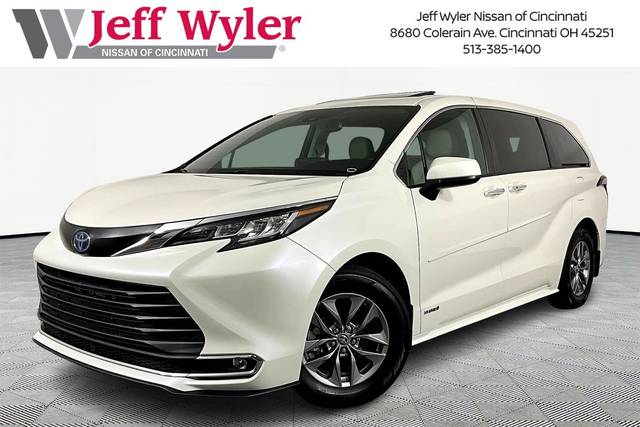 2021 Toyota Sienna XLE FWD photo