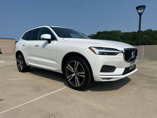 2021 Volvo XC60 Momentum AWD photo