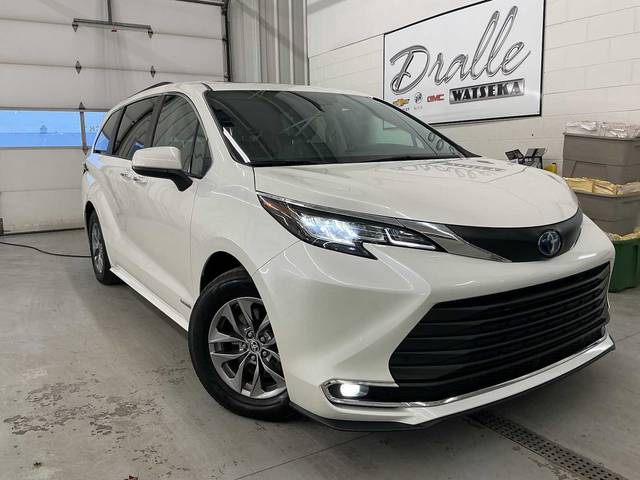 2021 Toyota Sienna XLE AWD photo