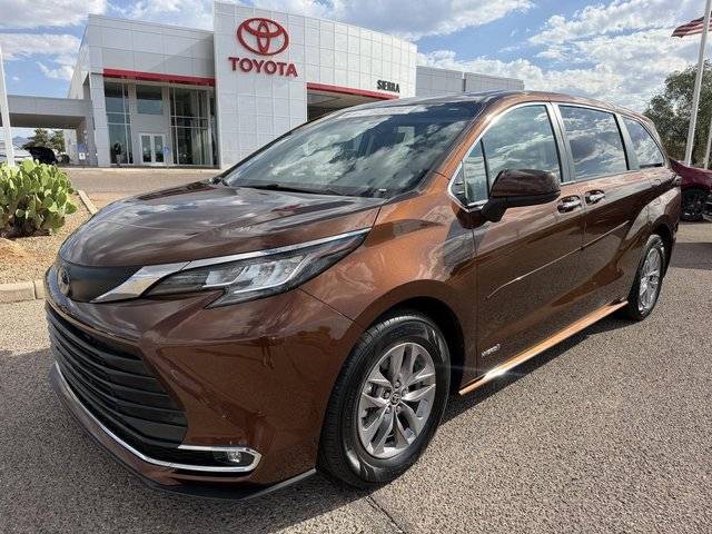 2021 Toyota Sienna XLE FWD photo