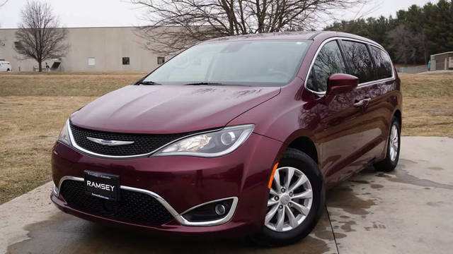 2019 Chrysler Pacifica Minivan Touring Plus FWD photo