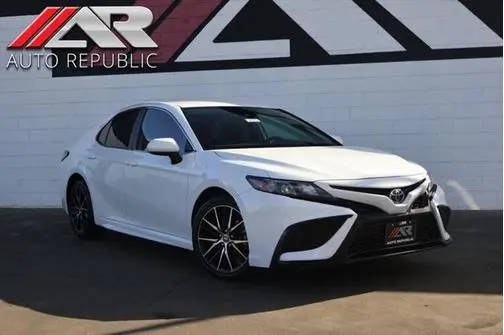 2021 Toyota Camry SE FWD photo