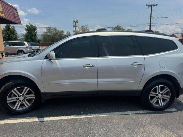 2017 Chevrolet Traverse LT FWD photo