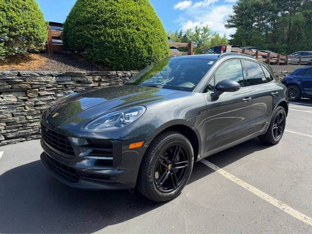 2021 Porsche Macan  AWD photo