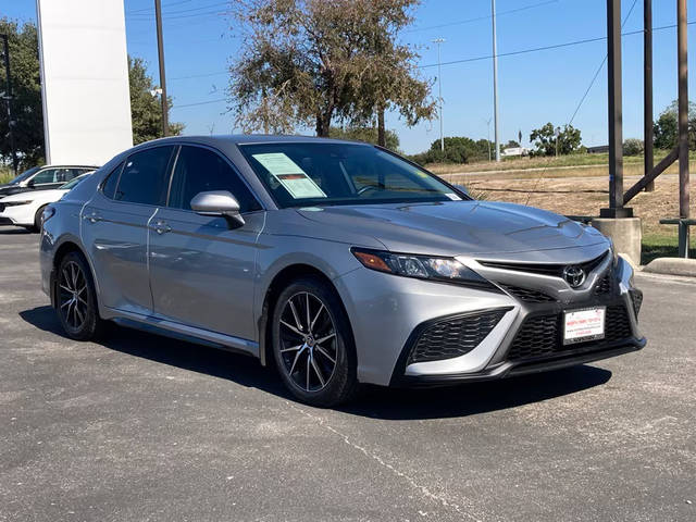 2021 Toyota Camry SE FWD photo