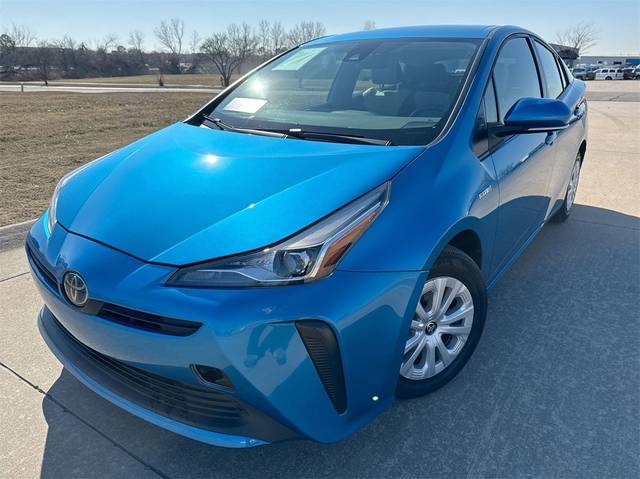 2021 Toyota Prius L Eco FWD photo