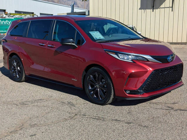 2021 Toyota Sienna XSE FWD photo