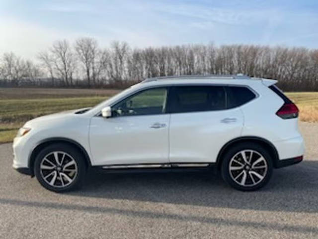 2017 Nissan Rogue SL FWD photo