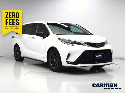 2021 Toyota Sienna XSE FWD photo
