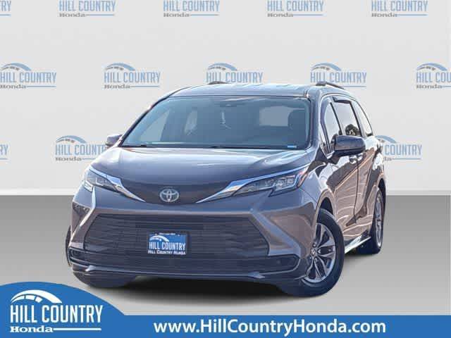 2021 Toyota Sienna LE FWD photo