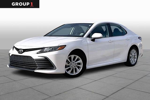 2021 Toyota Camry LE FWD photo