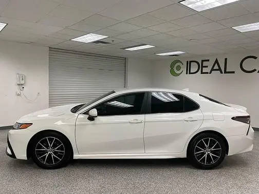 2021 Toyota Camry SE FWD photo