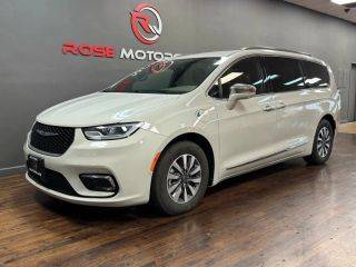 2021 Chrysler Pacifica Minivan Hybrid Limited FWD photo