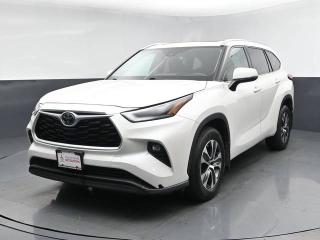 2021 Toyota Highlander XLE AWD photo
