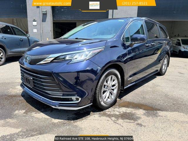 2021 Toyota Sienna XLE AWD photo