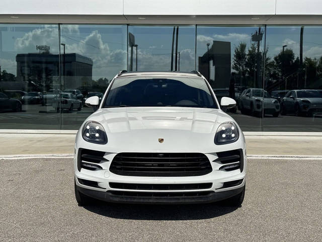 2021 Porsche Macan  AWD photo