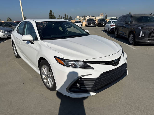 2021 Toyota Camry LE FWD photo