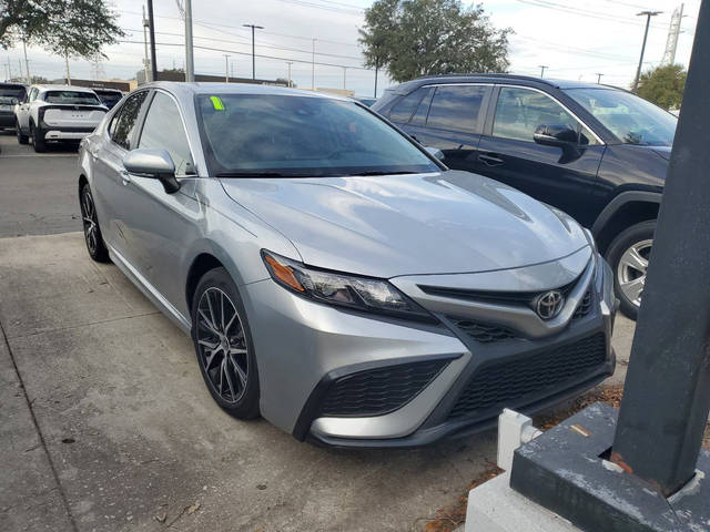 2021 Toyota Camry SE FWD photo