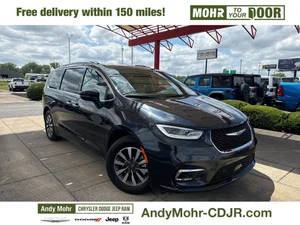 2021 Chrysler Pacifica Minivan Hybrid Touring L FWD photo