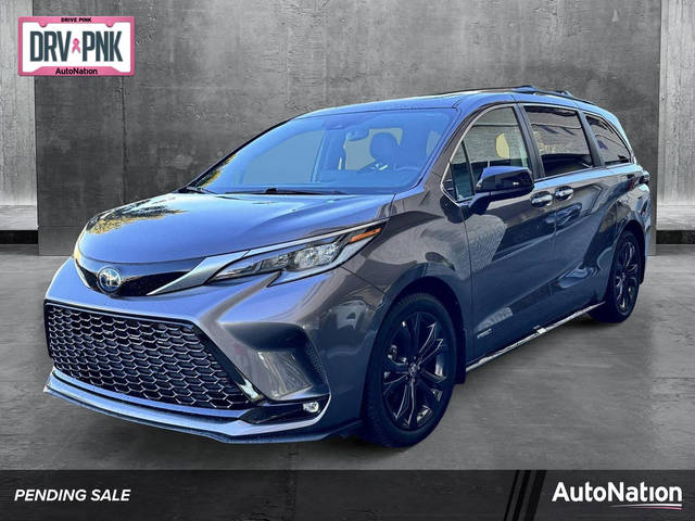 2021 Toyota Sienna XSE FWD photo