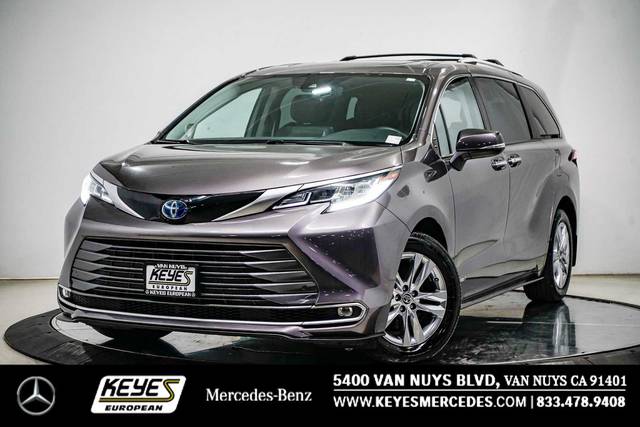 2021 Toyota Sienna Limited FWD photo