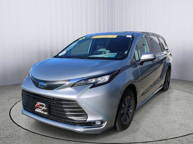 2021 Toyota Sienna XLE FWD photo